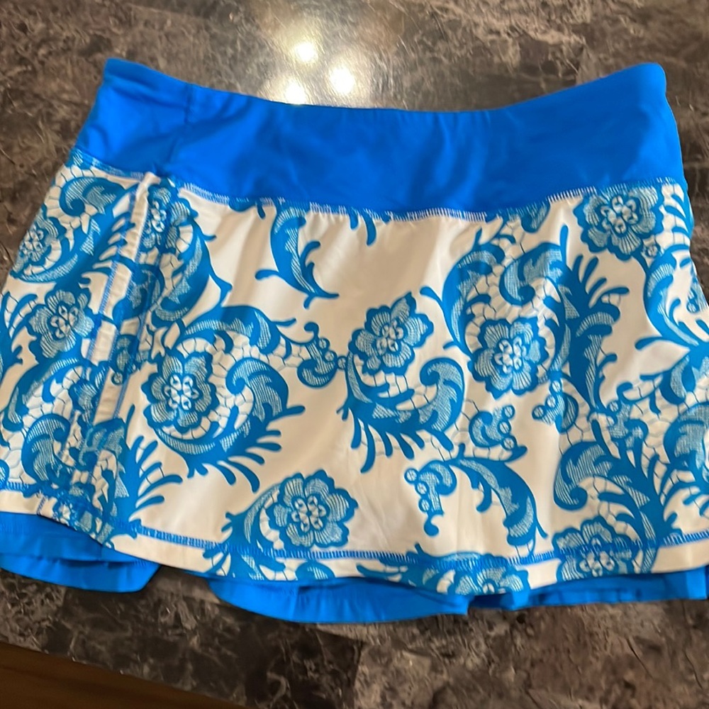 Blue white floral lululemon skirt size 6